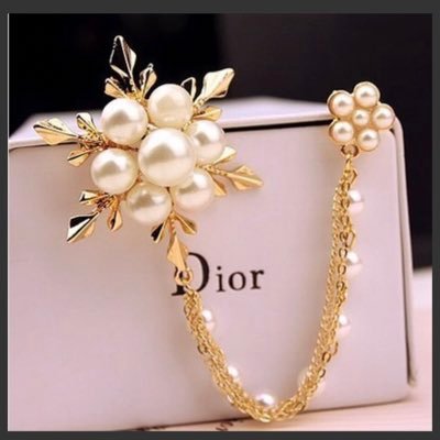 Beautiful brooch, wears, shoes. To make order, call 08090905919 or send a message on Whatsapp.