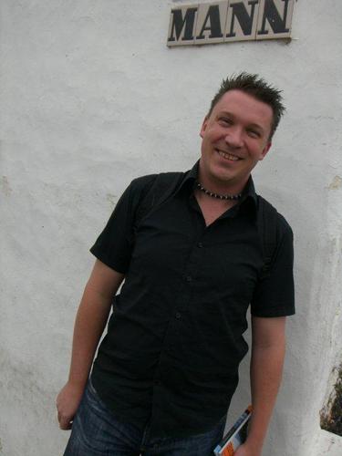 MasterArtware's profile picture. Schlechte Witze, mit 'ner Prise Charm.