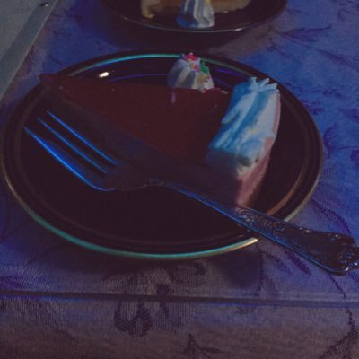 uselessbox3323's profile picture. 家族関係の嬉しかった事やもやもやを時たま話します。リプも飛ばします。