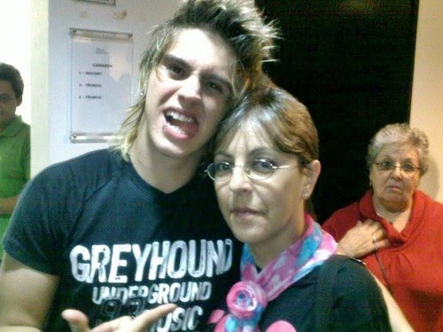 FC dedicado a mãe linda do nosso lindoo @thomasrestart 
Since:10-01-2011 
se vc ama a linda da mãe do Tho como nós do FC
então loffow-me
sigo todos de volta