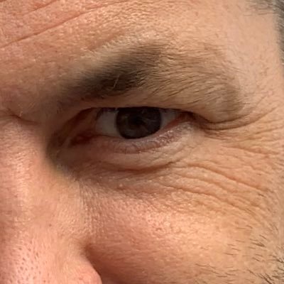 Ich sehe dumme Menschen. Sie glauben nur, was sie wollen. Sie wissen nicht, dass sie dumm sind...