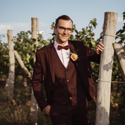 I build things for the web. Love sport, film and wines with attitude! Lead Front End Software Engineer @tixtrack