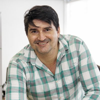 Brasileiro. Psicanalista. Mestre em Administração.  Prof. Universitário. Empreendedor. Colaborador SEBRAE/BA. Amante das Artes, da Cultura e do Conhecimento.