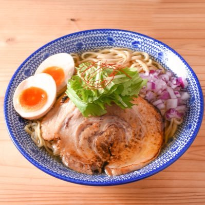 食べログJapan Ramen Award2016受賞島田製麺食堂、必死のパッチ製麺所のNEXTブランド。 だしと麺にこだわったお店。 『すごい飛魚だしラーメン』が看板メニュー。自家製麺大盛無料。バリアフリー。車イス、ベビーカー歓迎！