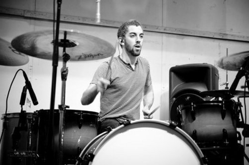HEY!This is the Official twitter fansite for all the BEN LOVERS out there!:D you guys MUST FOLLOW ME! and Let us show BEN how much we LOVE HIM! CARSON ROCKS!\m/