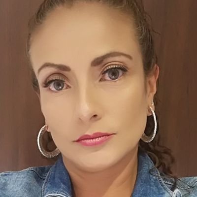 Gerente en Salud Ocupacional, Instructora de Fitness, Trabajadora Social, Amante de la Música Electrónica y la Salsa, y Díos es lo primero en mi vida.