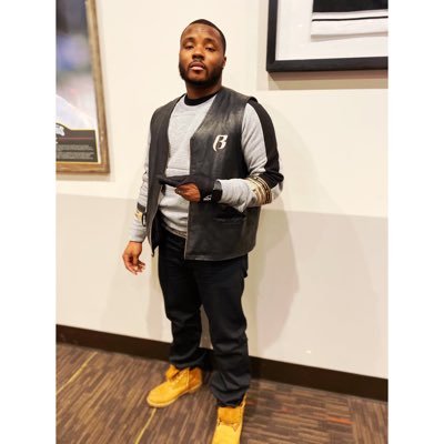 VonTheLegend's profile picture. 