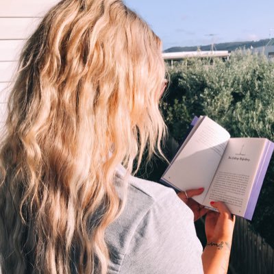 lover of books and people that read them || insta: @thebookgram ||