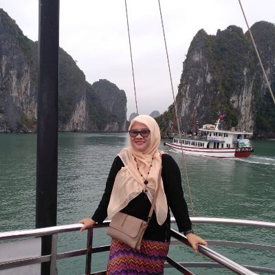 Instagram: @nadaqn