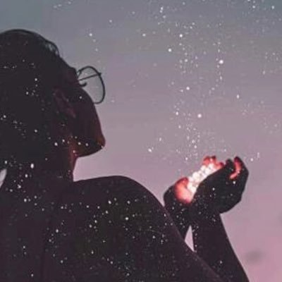 وَتَحْسَبُ أنَّكَ جُرْمٌ صَغِيرٌ ،، وفيك إنطَوَى العالمُ الأكبرَ✨ {يا حُسـين} ❤️
