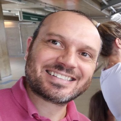 marido, pai, filho, gremista, engenheiro de computação, otimista