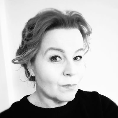 3 lapsen äiti. Saattohoitaja. Feministi. Ikuinen opiskelija. Utelias elämää kohtaan.