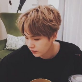 now playing: [[♥︎__yoongilaughing.mp3]]