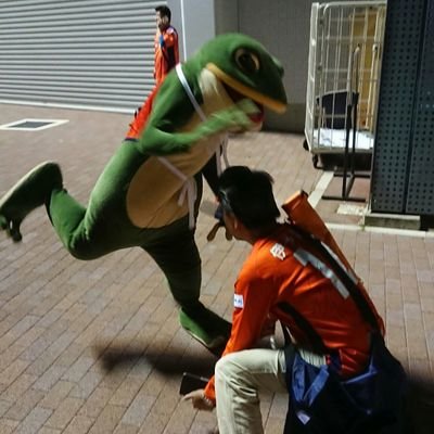 俺のタイミングで愛媛FCサポ時々Bass弾き。KISS,ZIGGY,GOROGORO_GORONZ推し。座右の銘は「Tranquilo!!焦っせんなよ!?」 一平くんを代表戦へ。ニンジニアスタジアムを満員に!