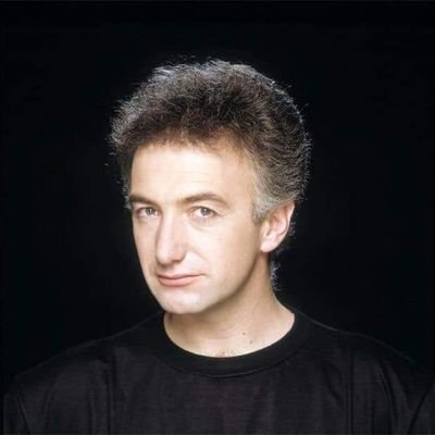 Kind, caring, compassionate, loving looking for like-minded individuals for fun and friendship. I love Queen, horror & I'm totally obsessed was John Deacon.❤