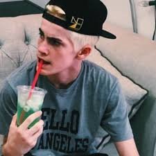 (He/they)What is victor criss doing right now?
//HIATUS WILL BE BACK SOON