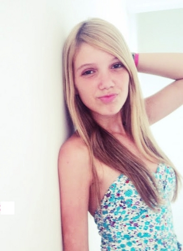 Sou como você me vê . Posso ser leve como uma brisa ou forte como uma ventania , depende de quando e como você me vê passar =)