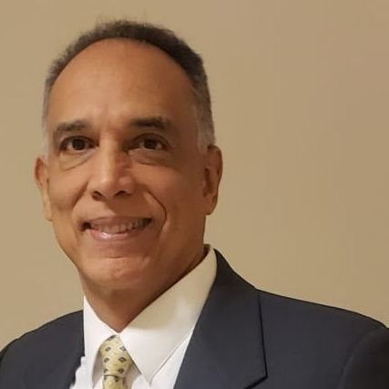 Dominicano amante de la patria Padre de 8 que residen en USA y cantaron muchas veces el himno nacional RD seguido de pledge of allegiance USA. Empresario.