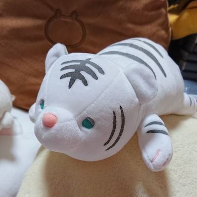 She_leo_'s profile picture. 雑食な大人の日常垢。SH⛩LH⛓/歌い手/SEPT/配信者さん等追いかけ中です。
ローラン、歌い手界隈の方々無言フォローすみません。考察も大好きです(拝読優位)。色々あると唐突にうるさくなりますごめんなさい。