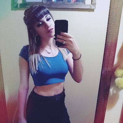 CaamiRodas's profile picture. •Lengüitas Vivas 📚
•(casi) Profe 🇬🇧
•Cada día un poquito más feminista
• A veces bailo, a veces canto, a veces no.