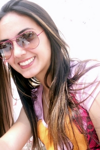 E ela não passava de uma mulher... inconstante e borboleta.