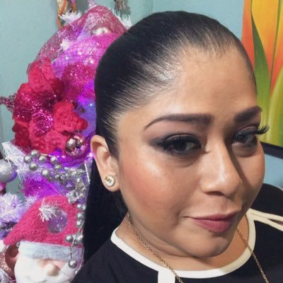 SeleDiabla's profile picture. Buena cocinera,presentadora de TV y psicóloga,es lo que me hubiese gustado ser,pero solo soy una mujer común que disfruta de la mejor compañía: Mi princesita.