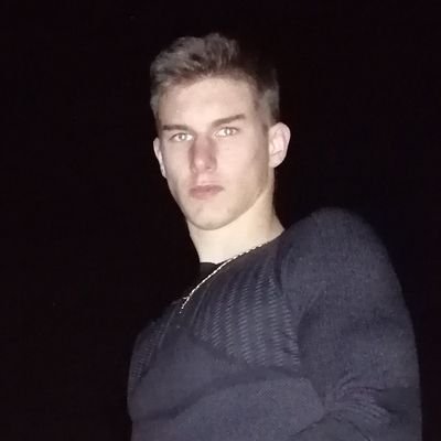 J'suis né entre les bombes.
De Dieu j'ai creusé la tombe.