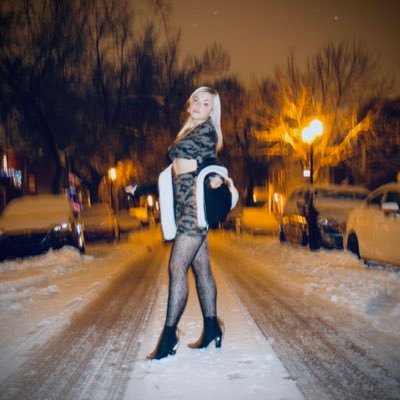 whiteroses_mc's profile picture. •Been through hell & back, sometimes it still chases me...•🙃