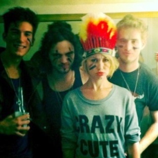 xCSFaux's profile picture. I have heels bigger than your dick.