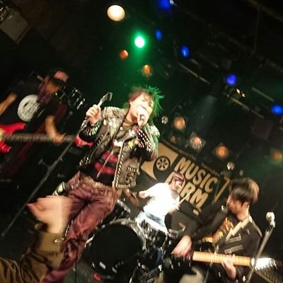 MINORU40692384's profile picture. 愛知県内で活動中のROCK BAND♬

DYNA ISM(ダイナイズム)です！

ジャンル的な事は♬己達がダイナイズムであり続け♬ステージで激しい♪楽しい
♬音楽を届け演る！！！

MINORU(Vo),TAKASHI(Ba),TETSU HIRO(Gu),HIBIKI SAIONJI(Dr)の4人で演っております！