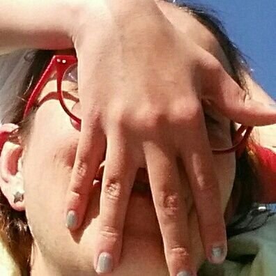 SannyMoonligh's profile picture. Mare treballadora. M'agrada gaudir del bon temps amb la meva filla. ||☆|| Tinc un #PremisTuitort.