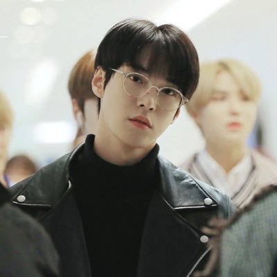 TheChessisle's profile picture. 케이티 배척한다