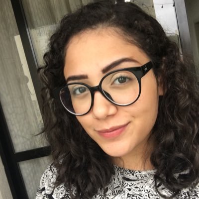 Antes de tudo, escorpiana com ascendente em áries, santista, umbandista, bruxa e muito mais 🤓