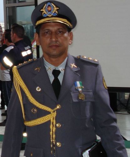 Coronel da PMAP, 33 anos de serviço, de Soldado a Coronel. Especialista em Gestão Estratégica em Defesa Social. Chefe do Gabinete de Segurança Institucional/GEA