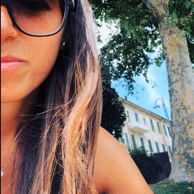 ilyillys's profile picture. Scrivo all’amico immaginario, è un uomo. Almeno ogni tanto ci dà un taglio..hai presente altrimenti le conversazioni fra donne?!