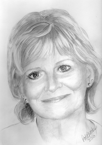 I'm am a graphite portrait artist and I always look for the best in people because it's too easy to see the worst.