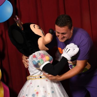 Youtuber📽️
Disneyfanatic🏰
Disneyland paris AP holder😍
Engaged to @studopey 💖

My youtube channel:
https://t.co/Q4L2Wfq65J…
