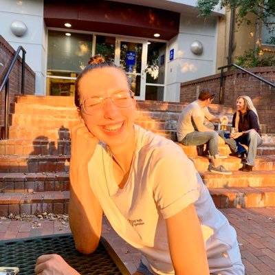 hannugellington's profile picture. just your average chick(en nugget)