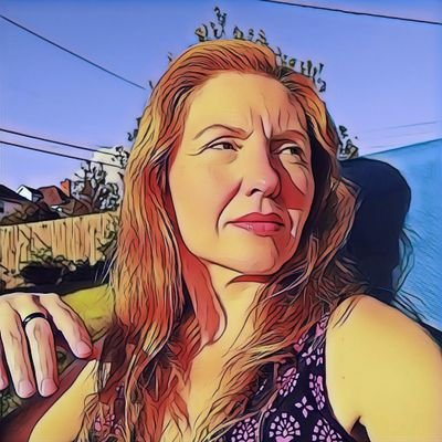 Mama. Sun worshipper. Reality questioner. Believer of impossible things. 🎶 Listen to my daughter's album, Nullbody - RUINS, here: 👇