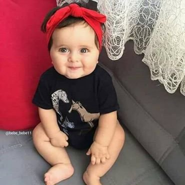 بنتٍ يتجدد قلبها مع كل قصيدة ..