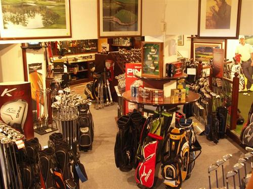 Augusta & Florida Golf are the two leading Golf shops in The Algarve supplying all the best clothing brands as well as custom fitting and demo days.