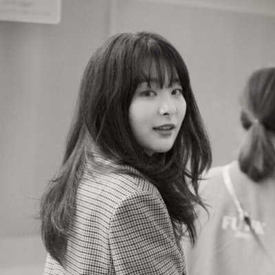 ( 𝐑𝐏 ─ 🐻🧡 2/5 of Happiness; 𝐑𝐞𝐝𝐕𝐞𝐥𝐯𝐞𝐭. ) She sparkles like sunshine, 𝑲𝒂𝒏𝒈 𝑺𝒆𝒖𝒍𝒈𝒊 is the name.