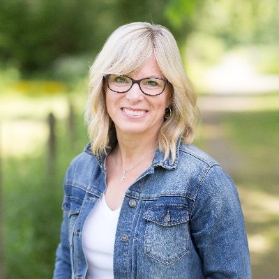 Author of Hold On, Let Go: Facing ALS With Courage & Hope
and High and Wide: When Grief and Love Collide.
Blogger, writing about faith, hope, grief, love.
