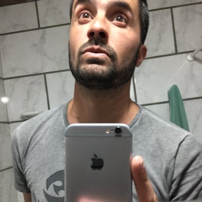 JuanCruzMoro2's profile picture. ..No persigas tanto el ideal, quizás en las imperfecciones esté lo interesante....