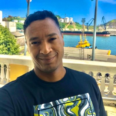 masacra's profile picture. Jornalista, batedor de release em repartição pública, goleiro aposentado e baixista aprendiz. Fluente em sarcasmo, português das ruas e explorando o Python.