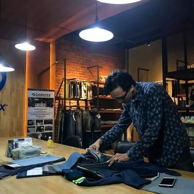 itz_dezta's profile picture. I'm standing in my perspective line