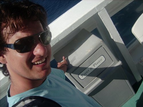 talesvilar's profile picture. Não sou mãe, não sou cantor, não sou jornalista, não sou piloto, não sou material de escritório, não sou uma tinta gráfica. Sou bem espertinho, hãm!