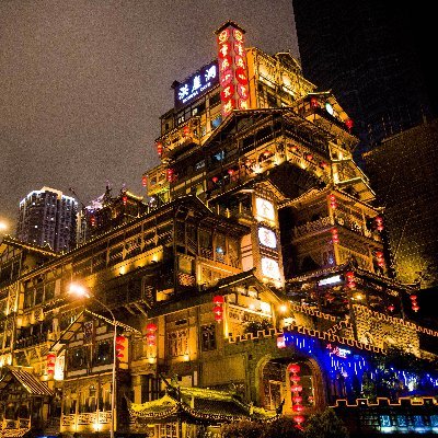 hey guys，I'd like to introduce  my hometown-Chongqing to you ,a magical ,ancient and interesting city located in the west of China.I'M so glad to live here :)