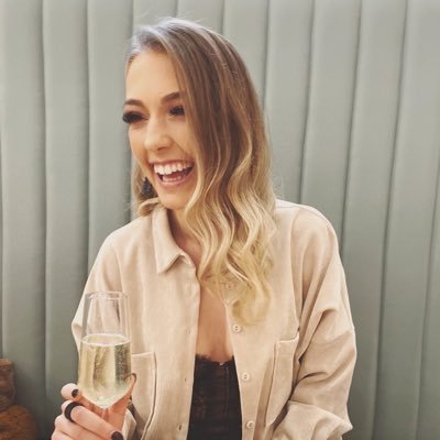 abbeyeverett's profile picture. Lover of cheese a̶n̶d̶ ̶n̶a̶p̶s̶ - I don’t nap anymore, I’m a mum instead… (she/her)