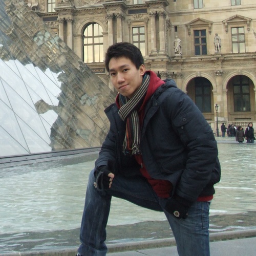 Age 24, Student, like Business, Administration and Technology. Tweet about : Iphone, Movies, Cars , French and ManU... ^^